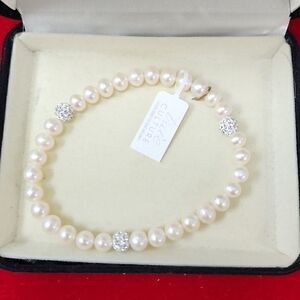 NWT True Culture White Pearl and Crystals Stretchy Bracelet